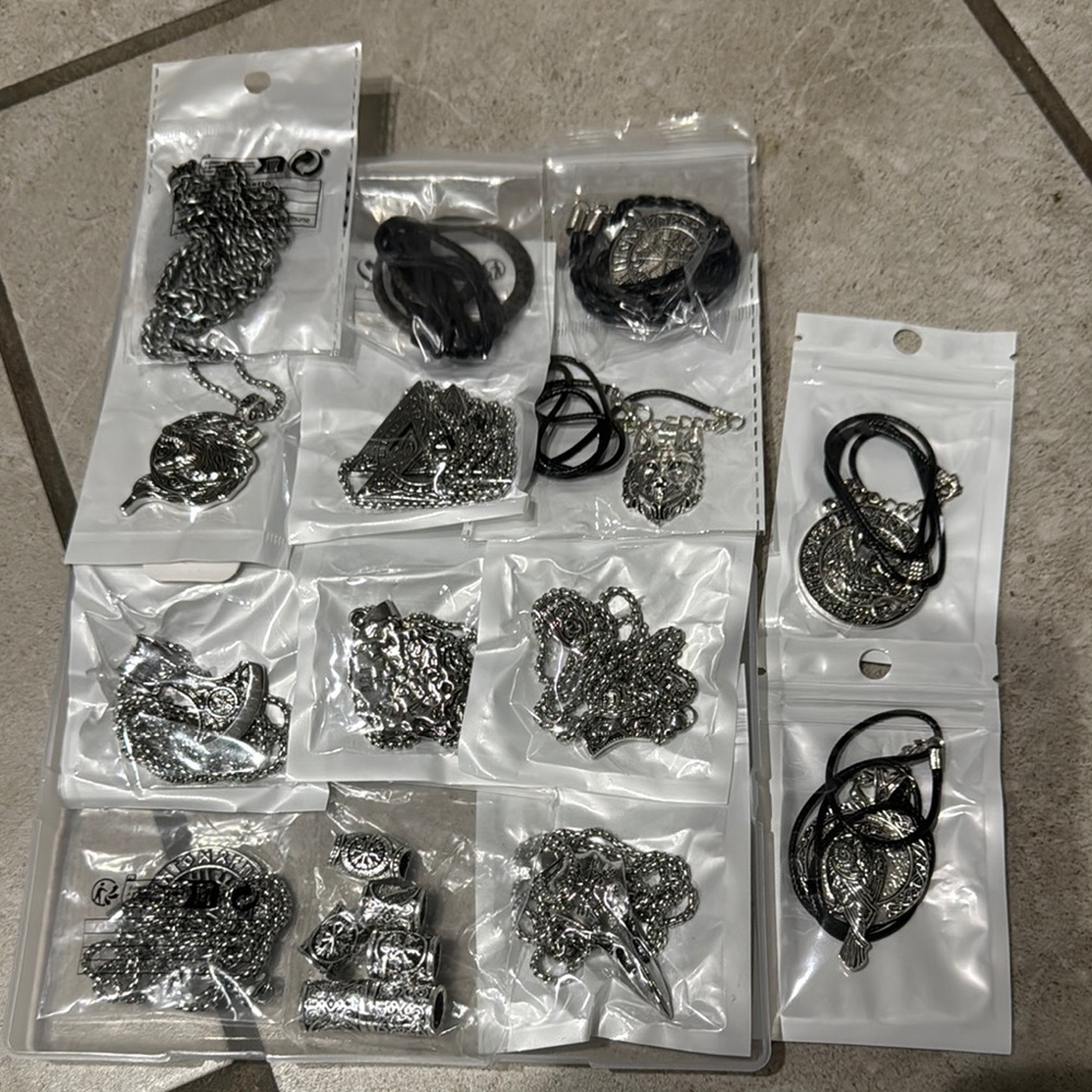 Brand New Fscwlmon 14Pcs necklaces silver.